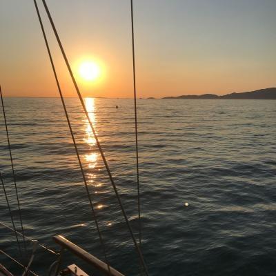 Coucher de soleil en baie d'Ajaccio sur le voilier La Duchesse